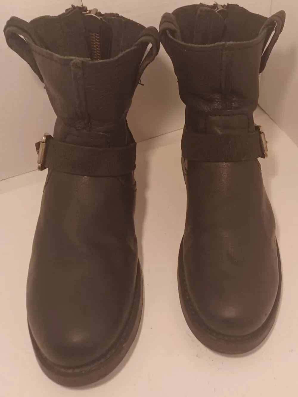 FRYE BLACK LEATHER ANKLE BOOT SIZE 7.5b